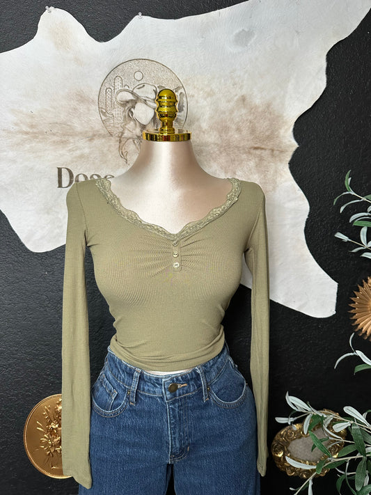 Amber V-lace neck long sleeve
